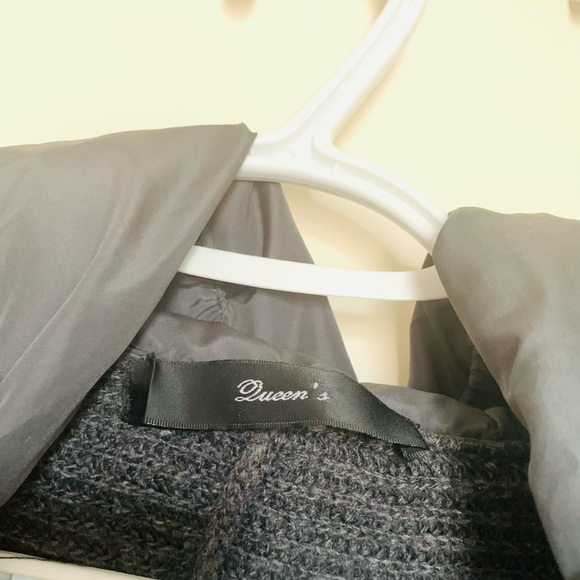 Knitted sweater with hoodie - Picture 8 of 8